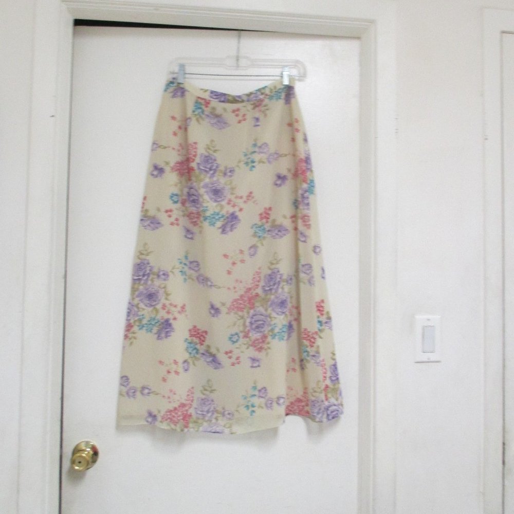 Skirt - Classic Cream Floral Print Skirt Sz: 8